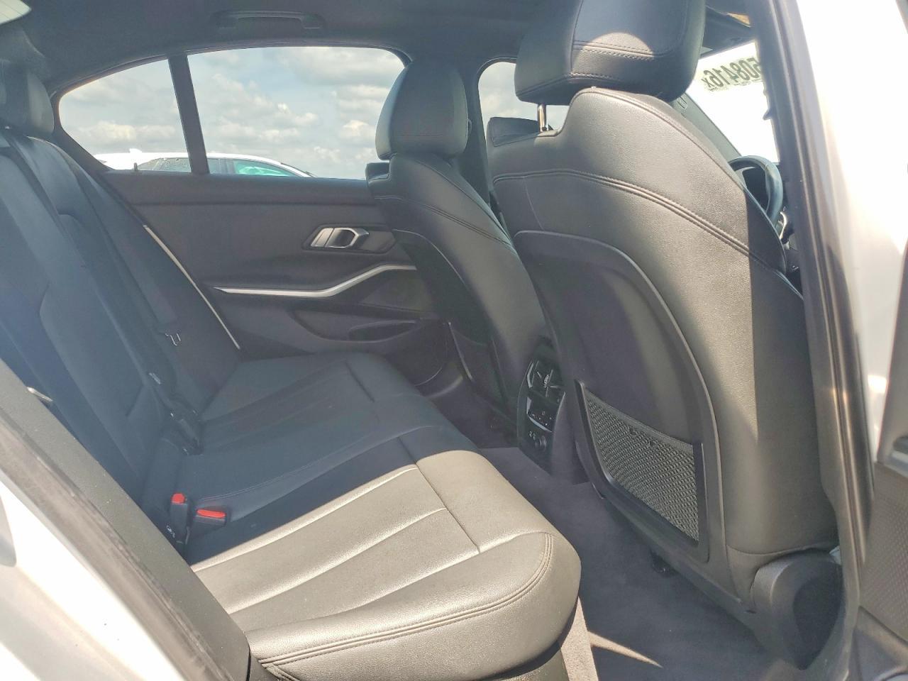 2019 BMW 330I - zdjęcie 10