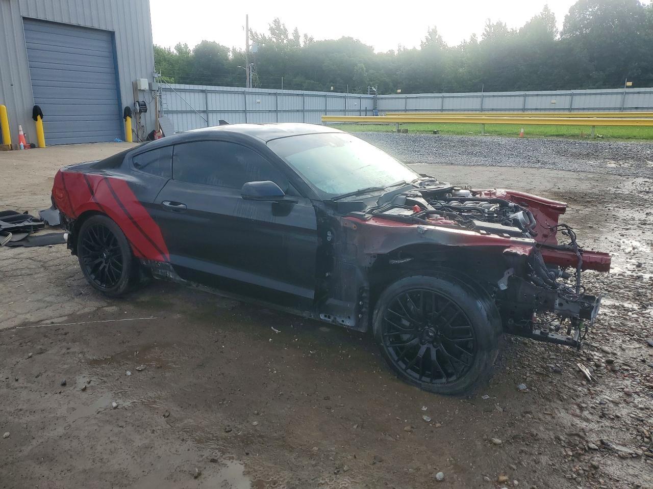 Ford Mustang - zdjęcie 4