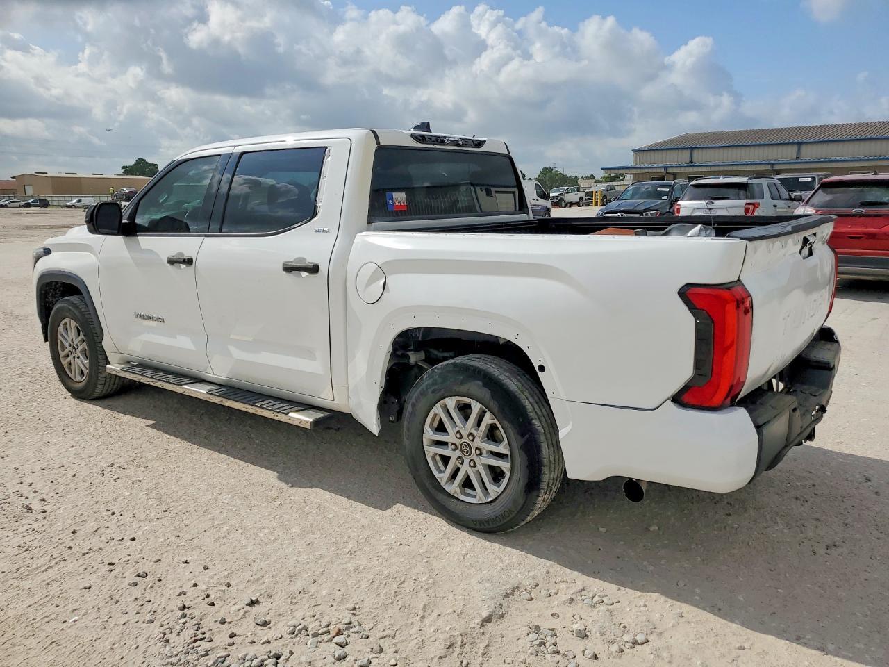 2022 Toyota Tundra Sr5 - zdjęcie 2
