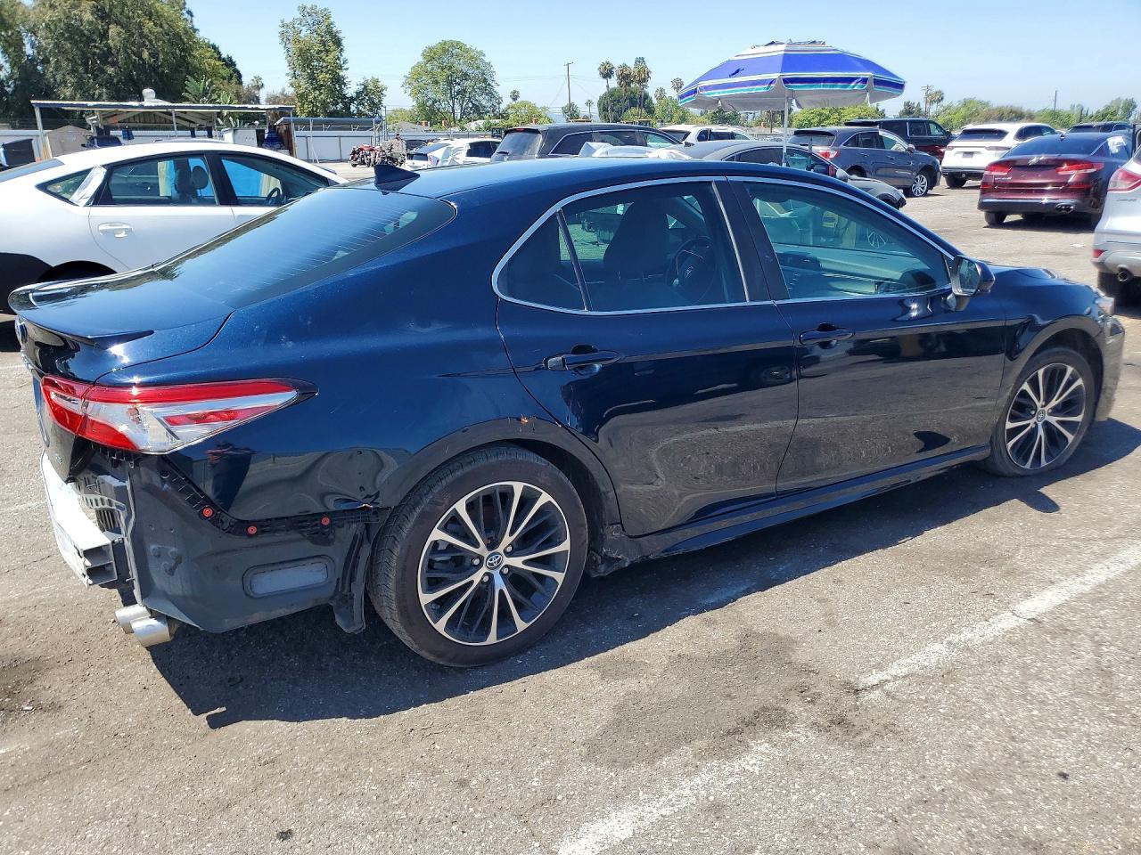 2019 Toyota Camry Se - zdjęcie 3