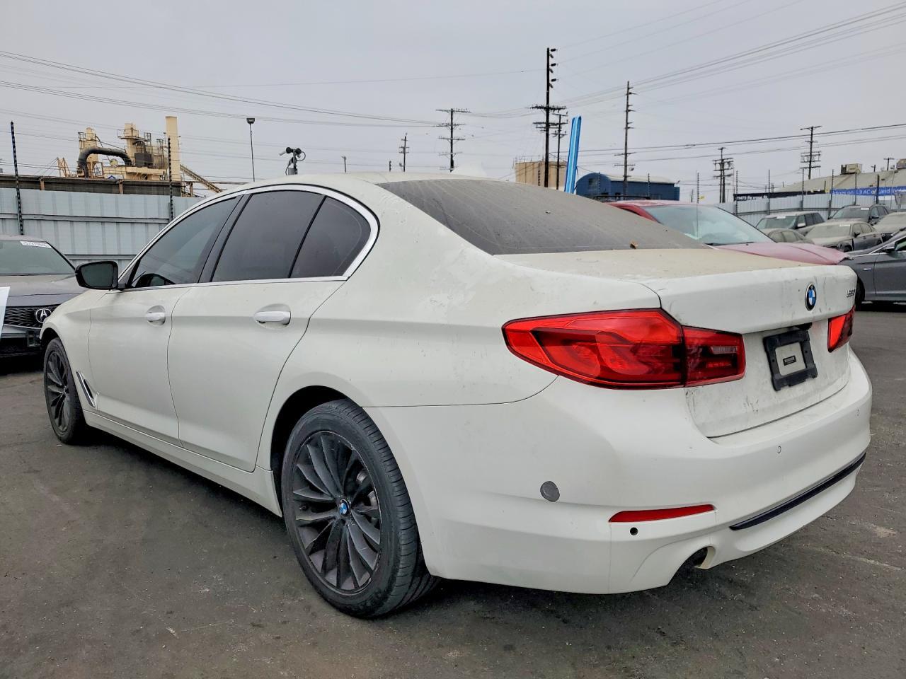 2021 BMW 530 I - zdjęcie 2