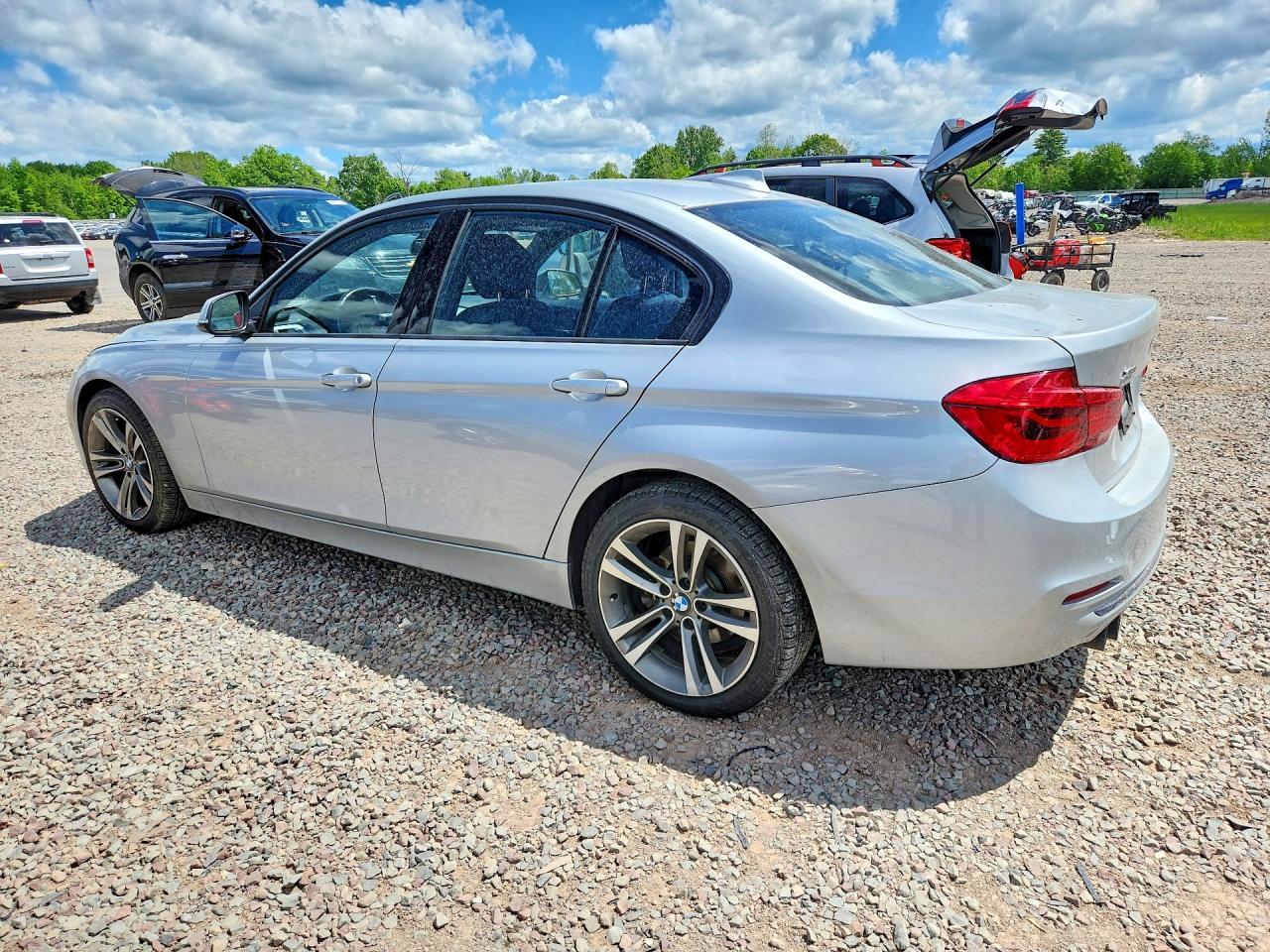 2018 BMW 330 Xi - zdjęcie 2