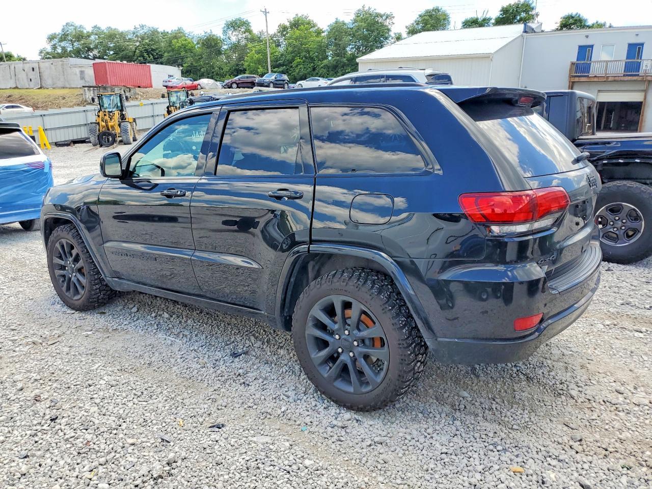 2018 Jeep Grand Cherokee Laredo - zdjęcie 2