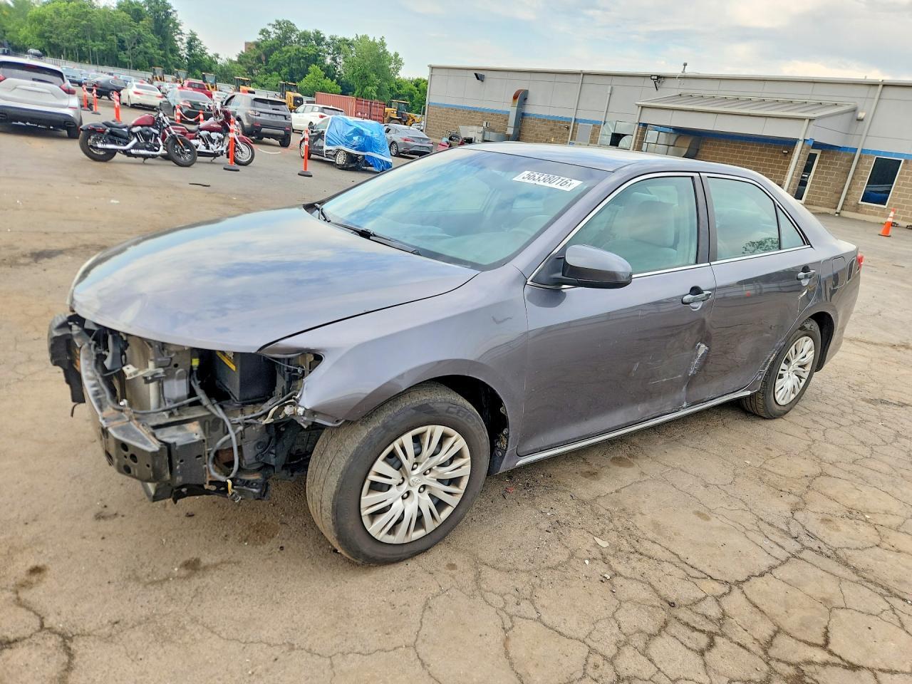 2014 Toyota Camry Le - zdjęcie główne