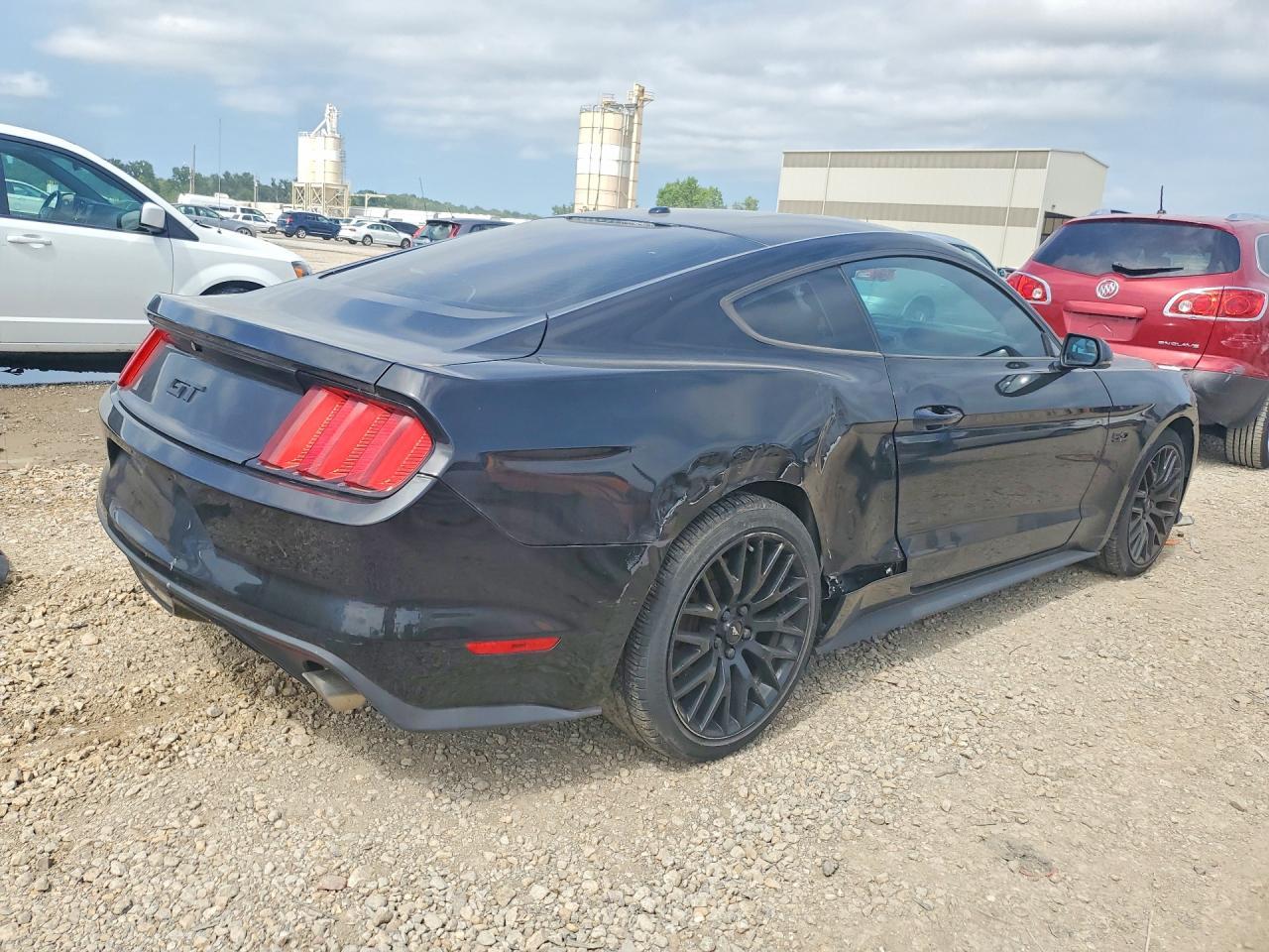 Ford Mustang - zdjęcie 3