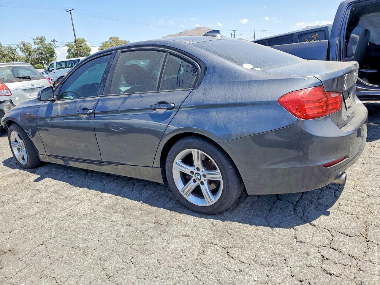 2013 BMW 320 I - zdjęcie 2