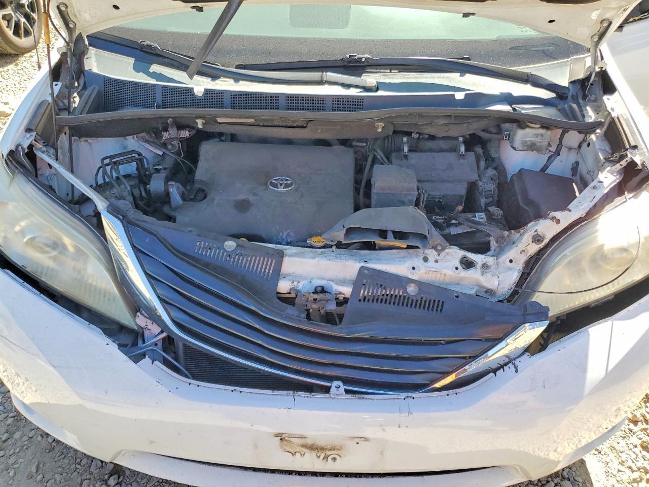 2013 Toyota Sienna Le - zdjęcie 12