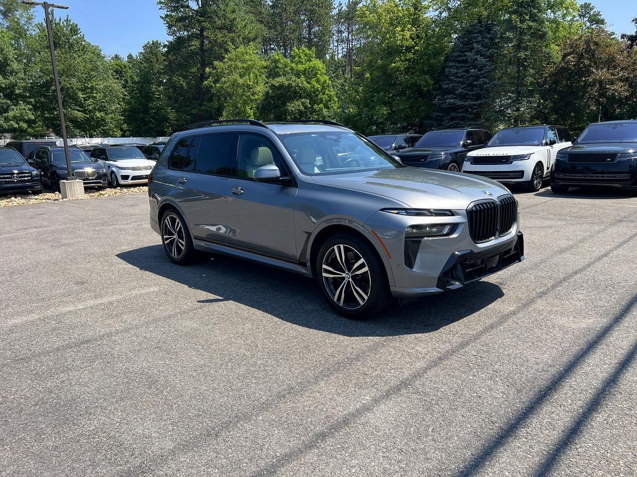 2023 BMW X7 xDrive40I - zdjęcie główne