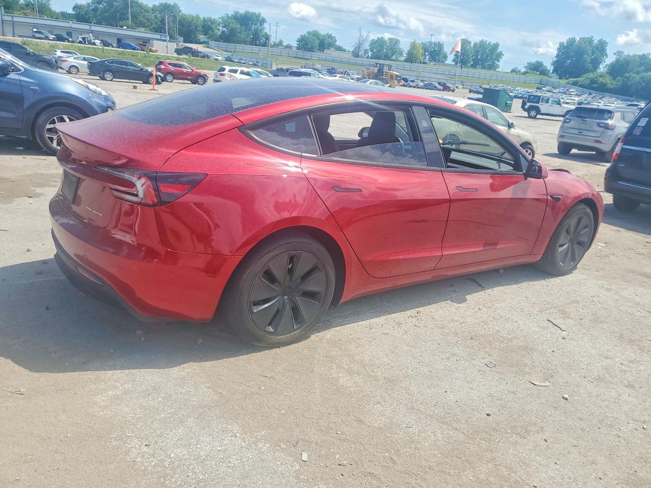 2025 Tesla Model 3 - zdjęcie 3