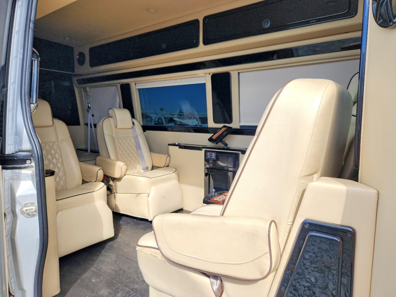 2015 Mercedes-Benz Sprinter 2500 - zdjęcie 11