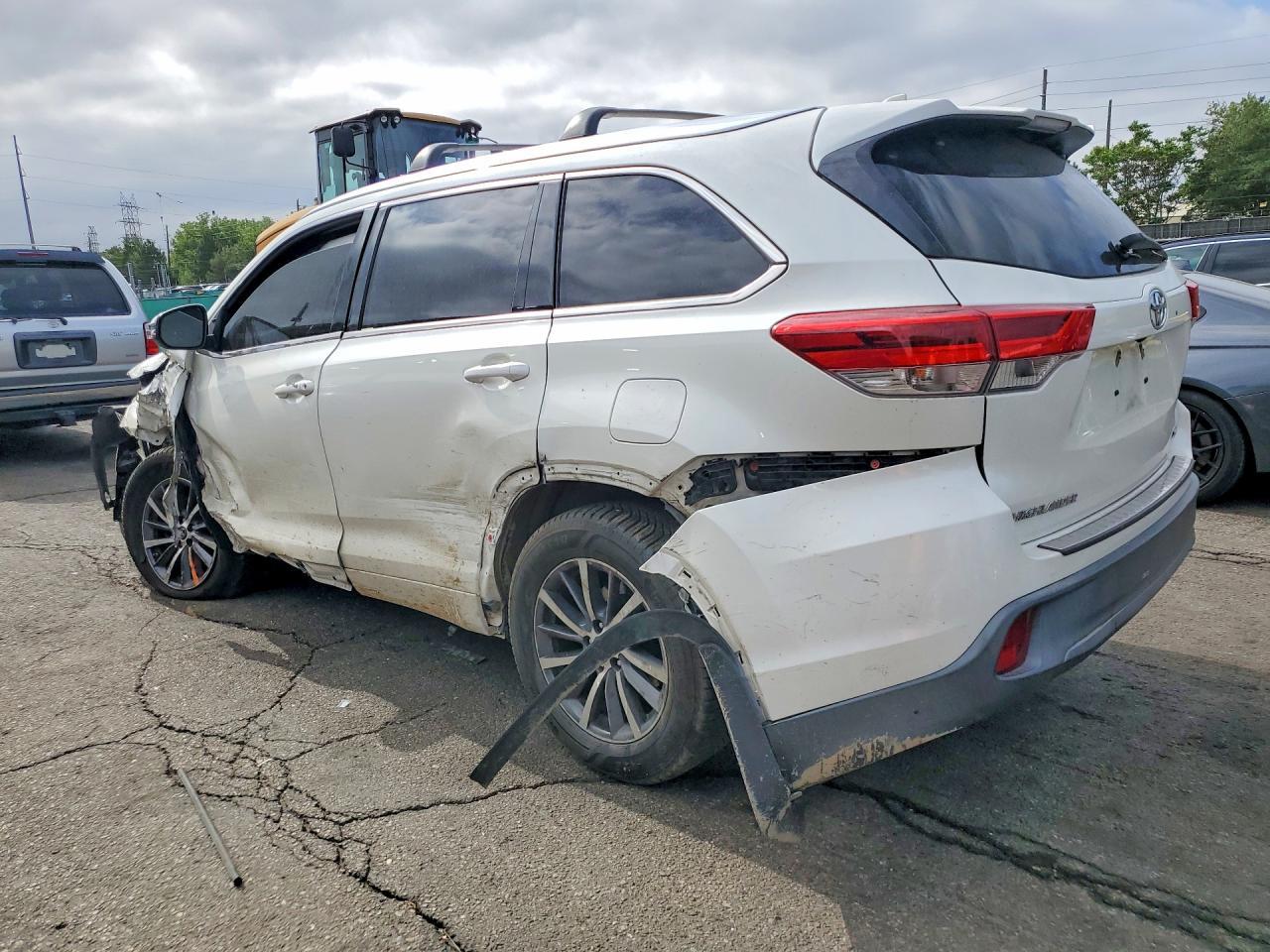 2017 Toyota Highlander Xle - zdjęcie 2