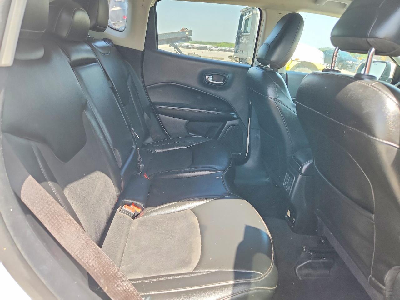 2020 Jeep Compass Latitude - zdjęcie 11