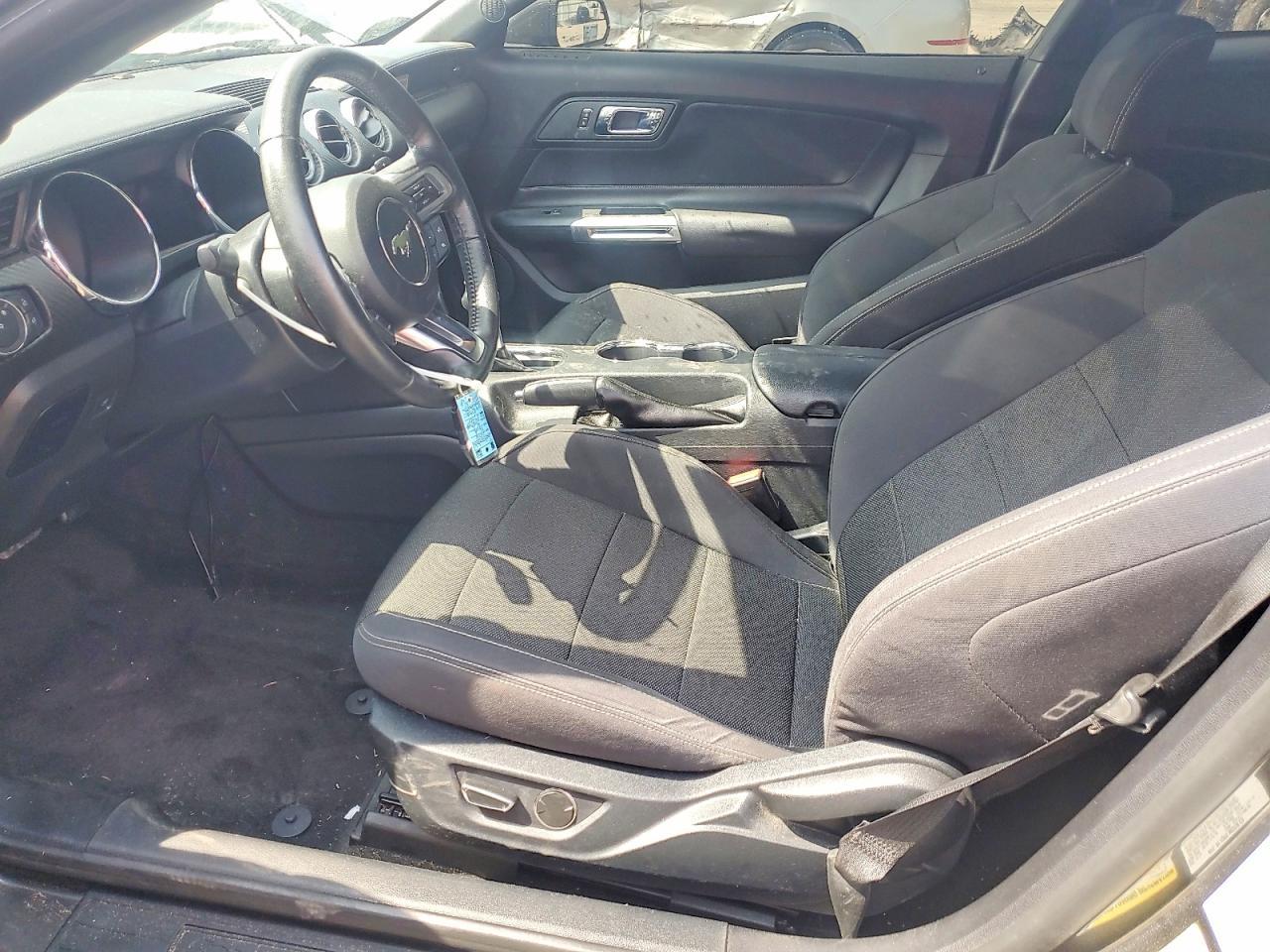 2016 Ford Mustang - zdjęcie 7