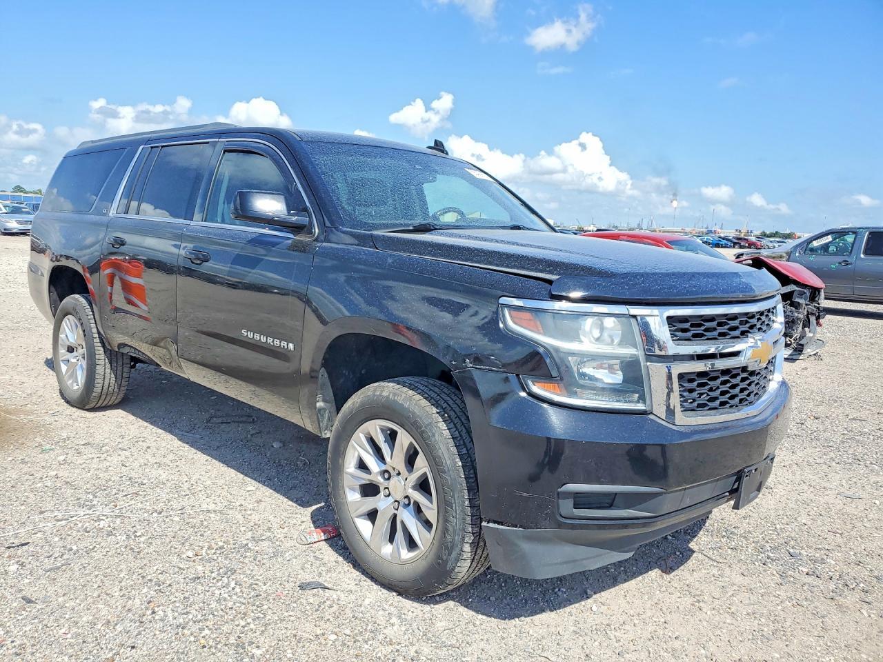 2016 Chevrolet Suburban C1500 Lt - zdjęcie 4