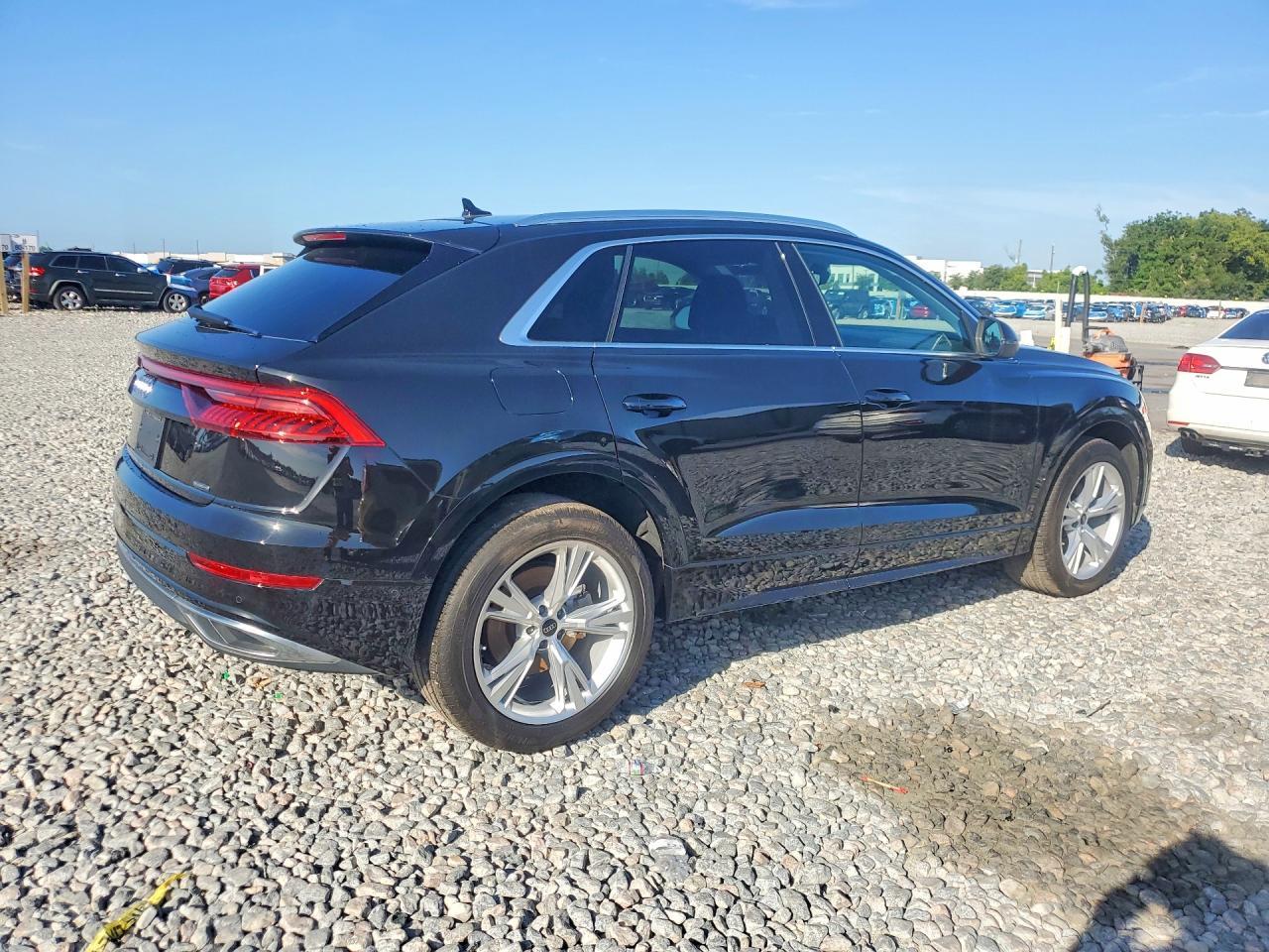 2023 Audi Q8 Premium - zdjęcie 3