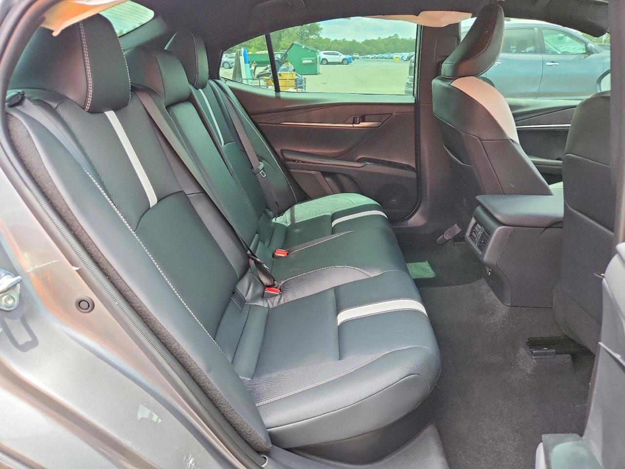 2026 Toyota Camry Se - zdjęcie 10