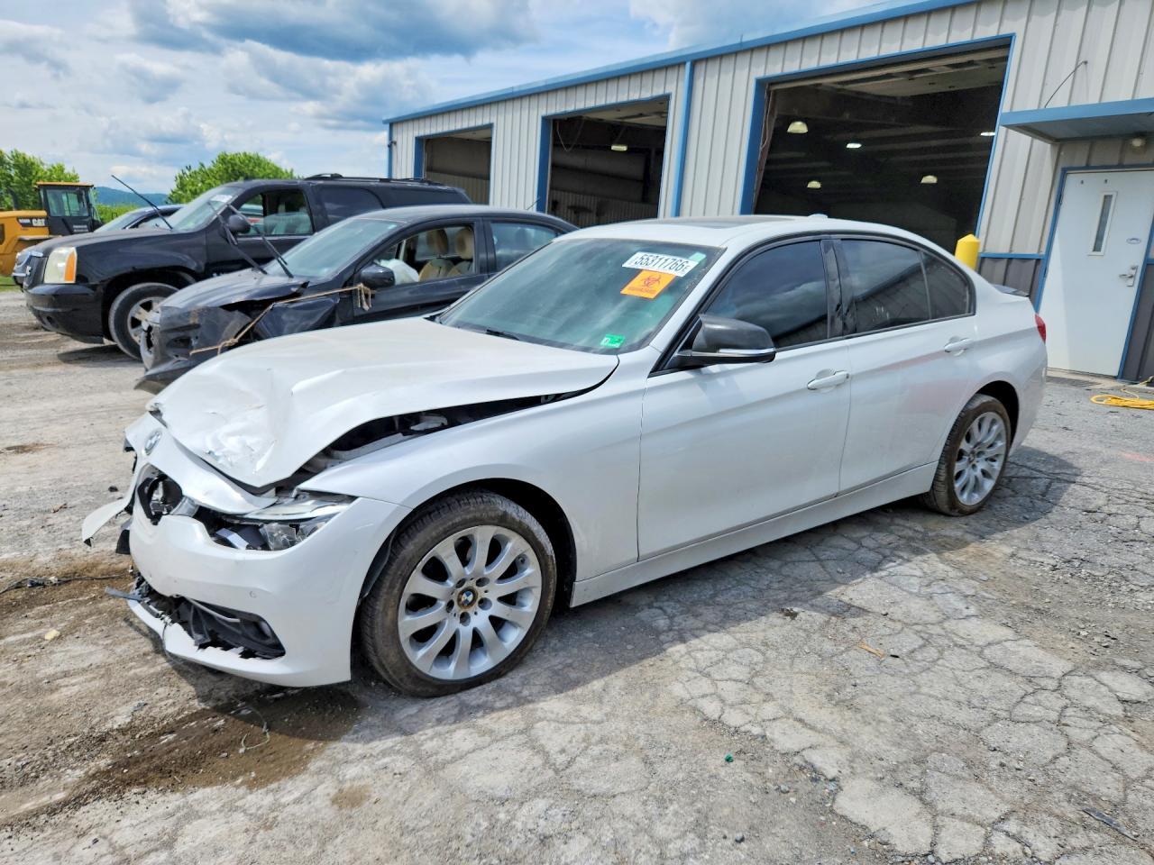 2017 BMW 330 Xi - zdjęcie główne
