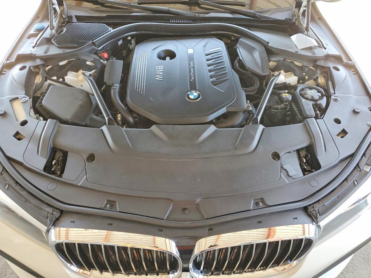 2016 BMW 740 I - zdjęcie 11