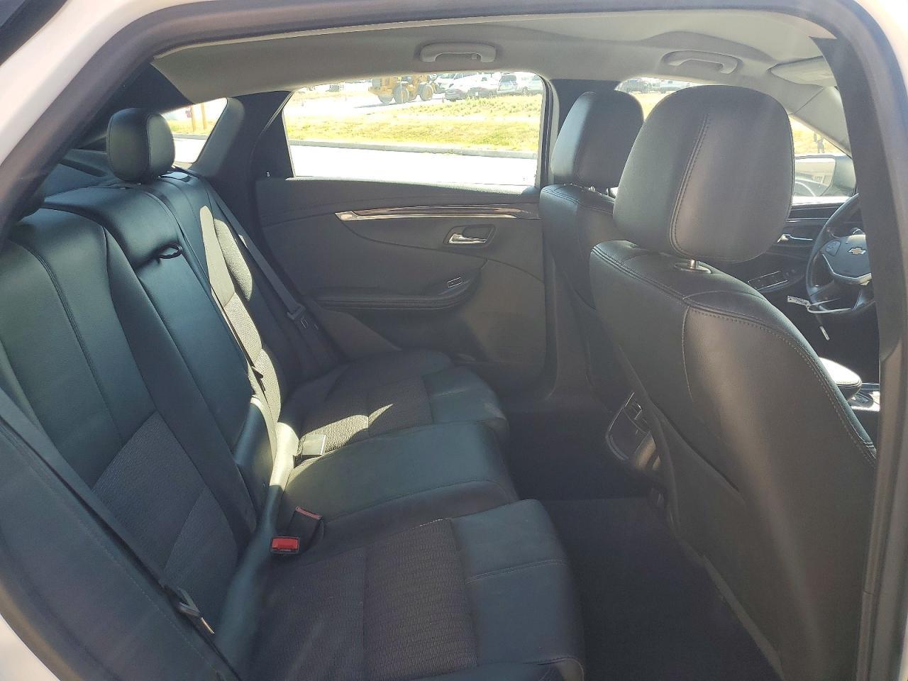 2018 Chevrolet Impala Lt - zdjęcie 10