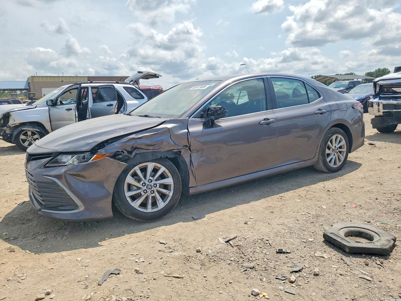 2023 Toyota Camry Le - zdjęcie główne