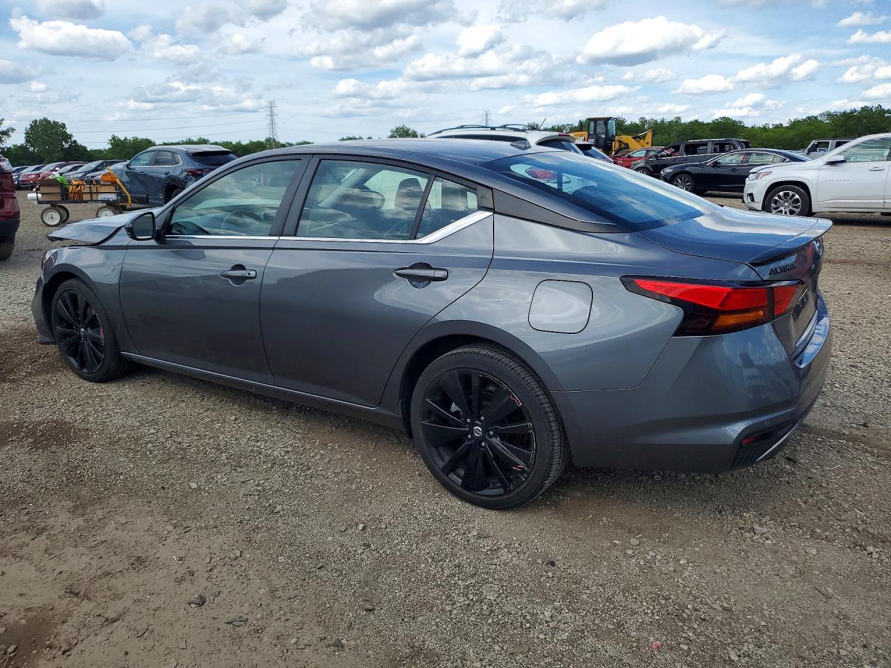 2022 Nissan Altima Sr - zdjęcie 2