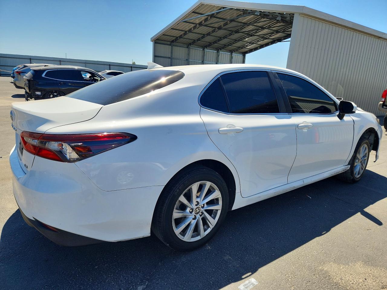 2022 Toyota Camry Le - zdjęcie 3