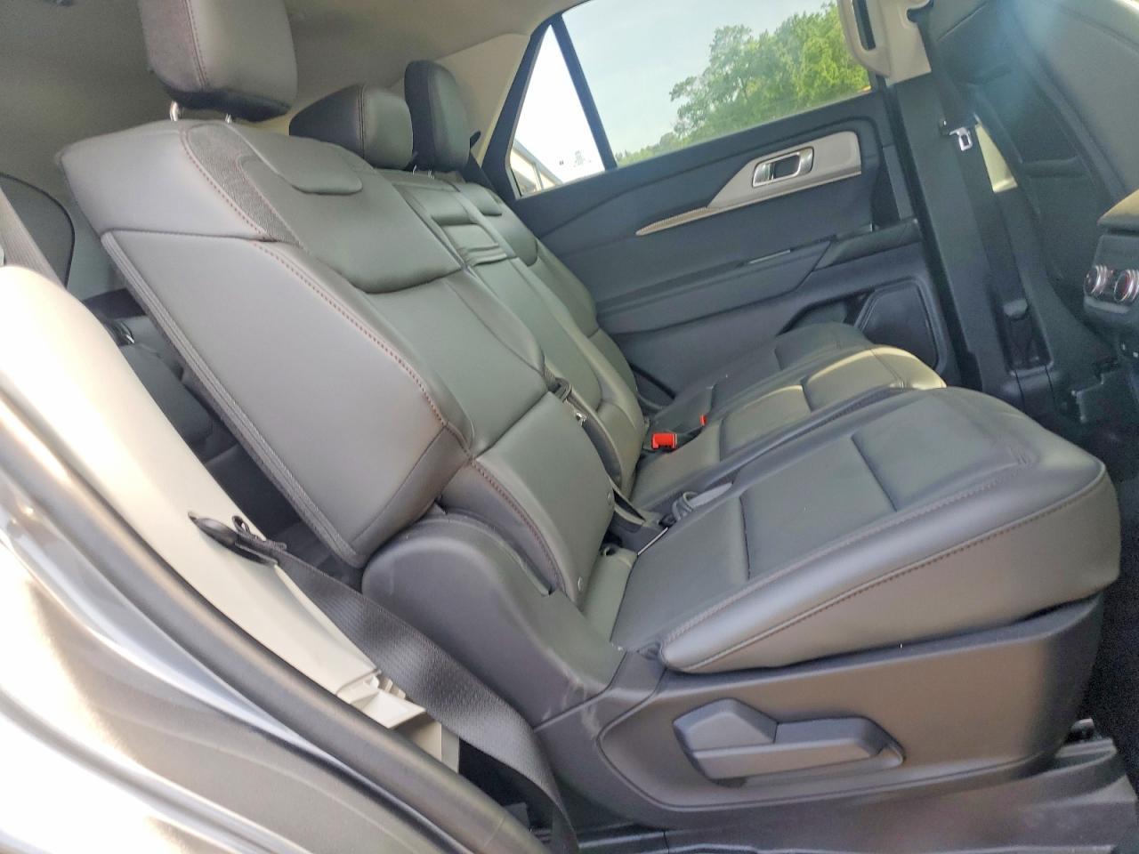 2025 Ford Explorer Active - zdjęcie 11