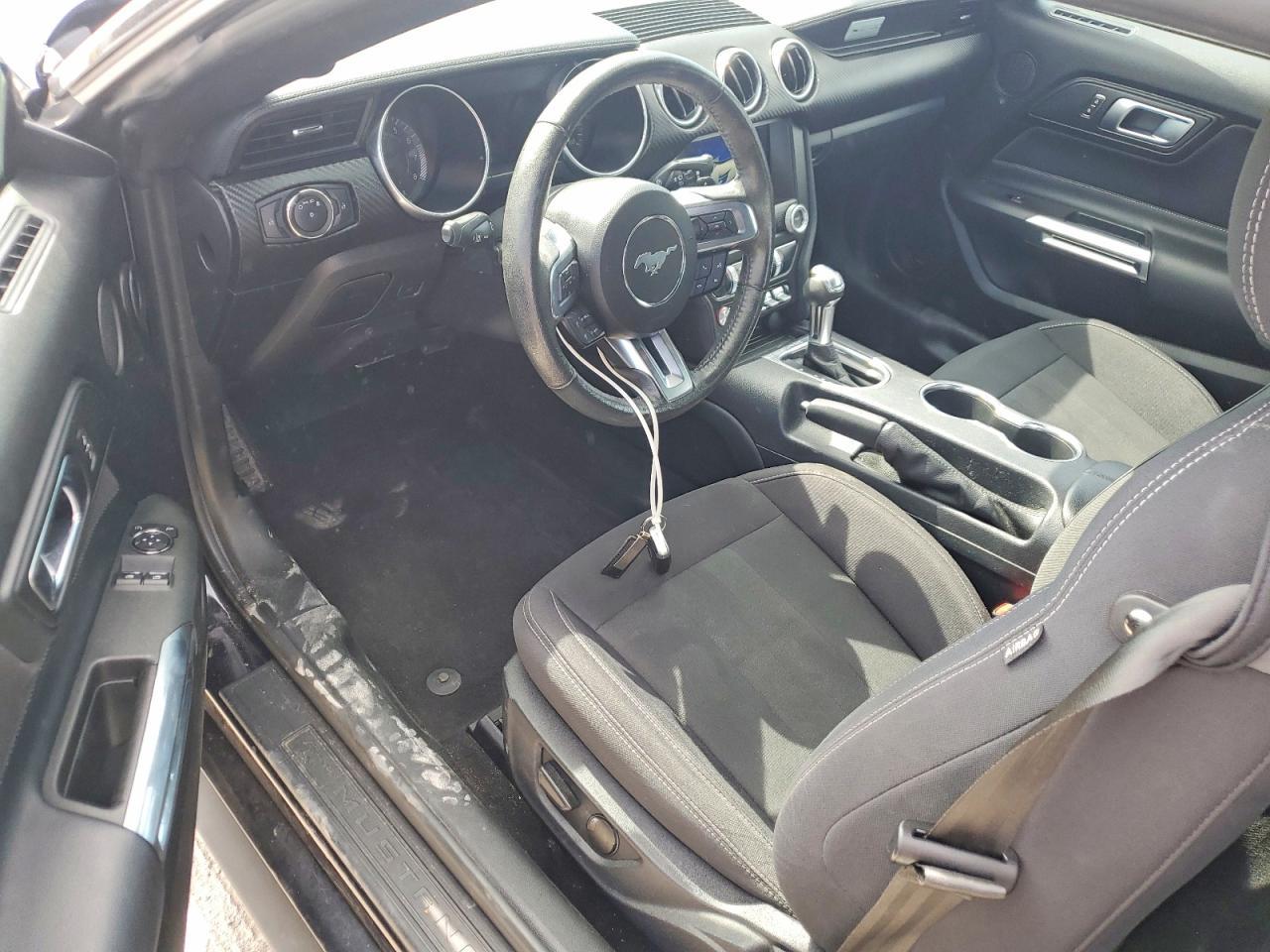 2021 Ford Mustang - zdjęcie 8