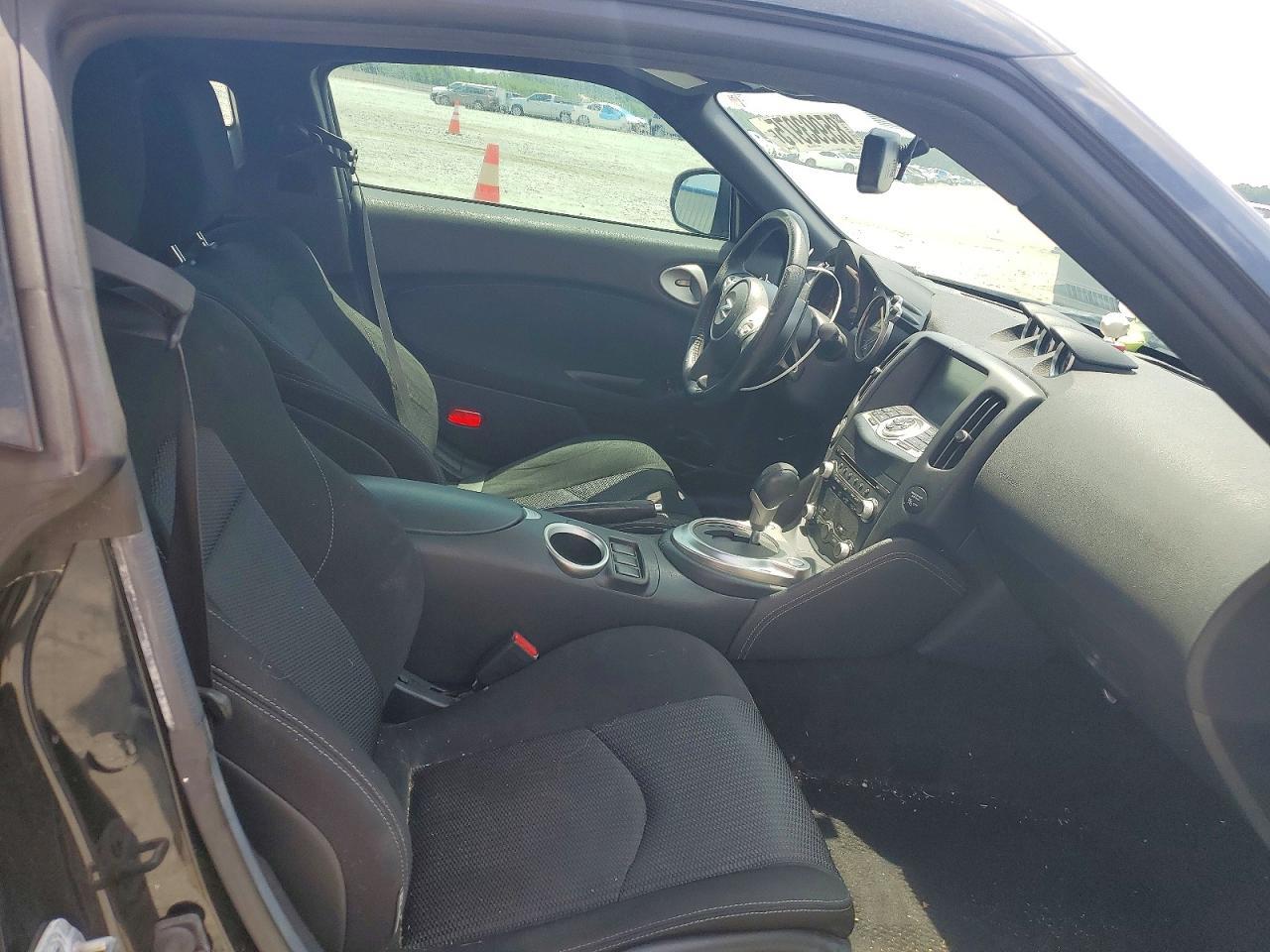 2016 Nissan 370Z Sport Tech - zdjęcie 10