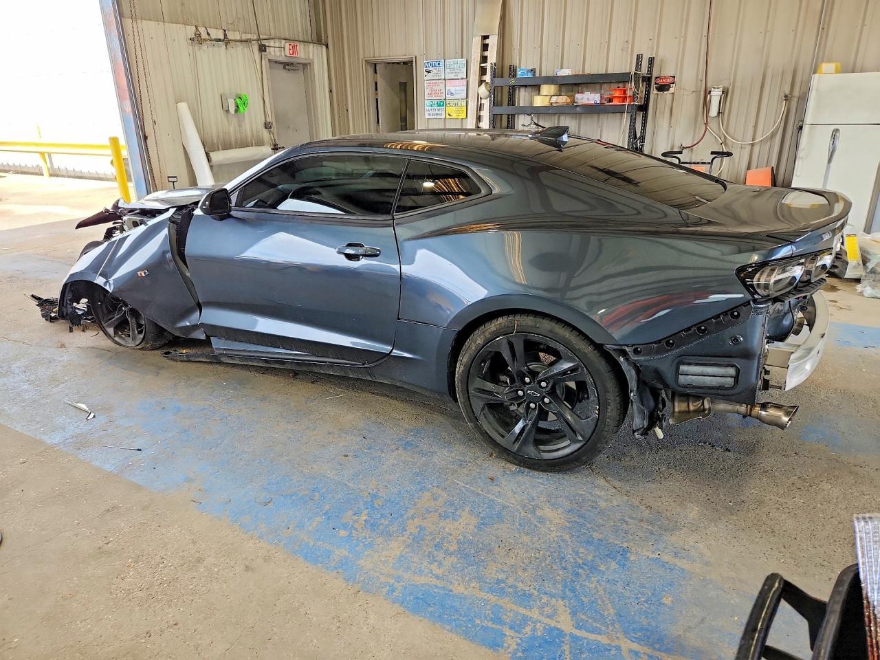 2023 Chevrolet Camaro Ls - zdjęcie 2