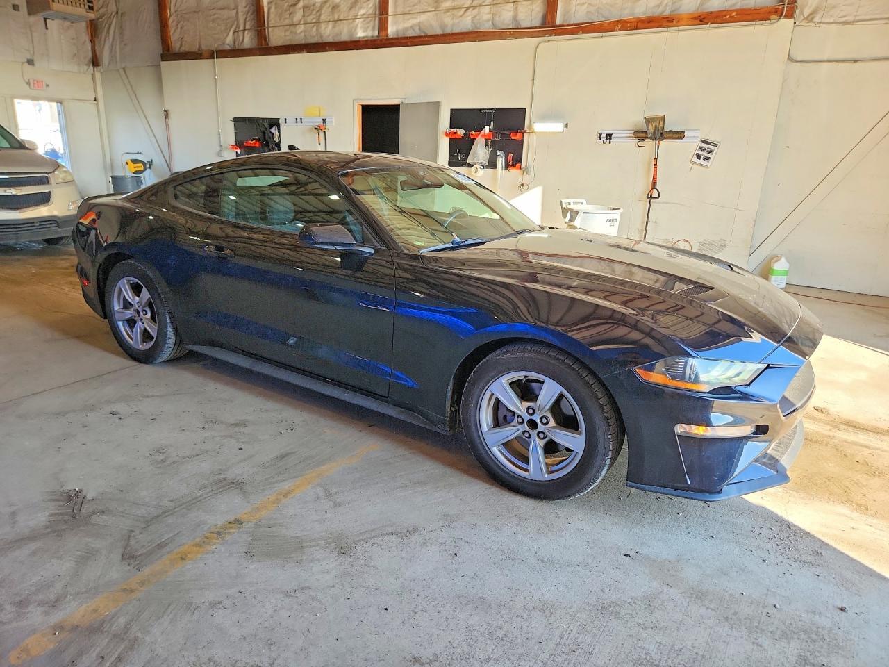 2021 Ford Mustang - zdjęcie 4