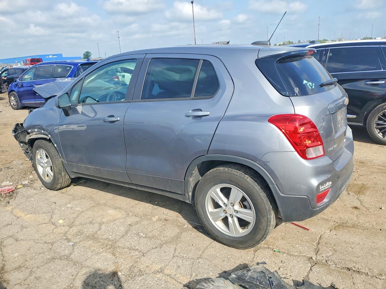 2020 Chevrolet Trax Ls - zdjęcie 2