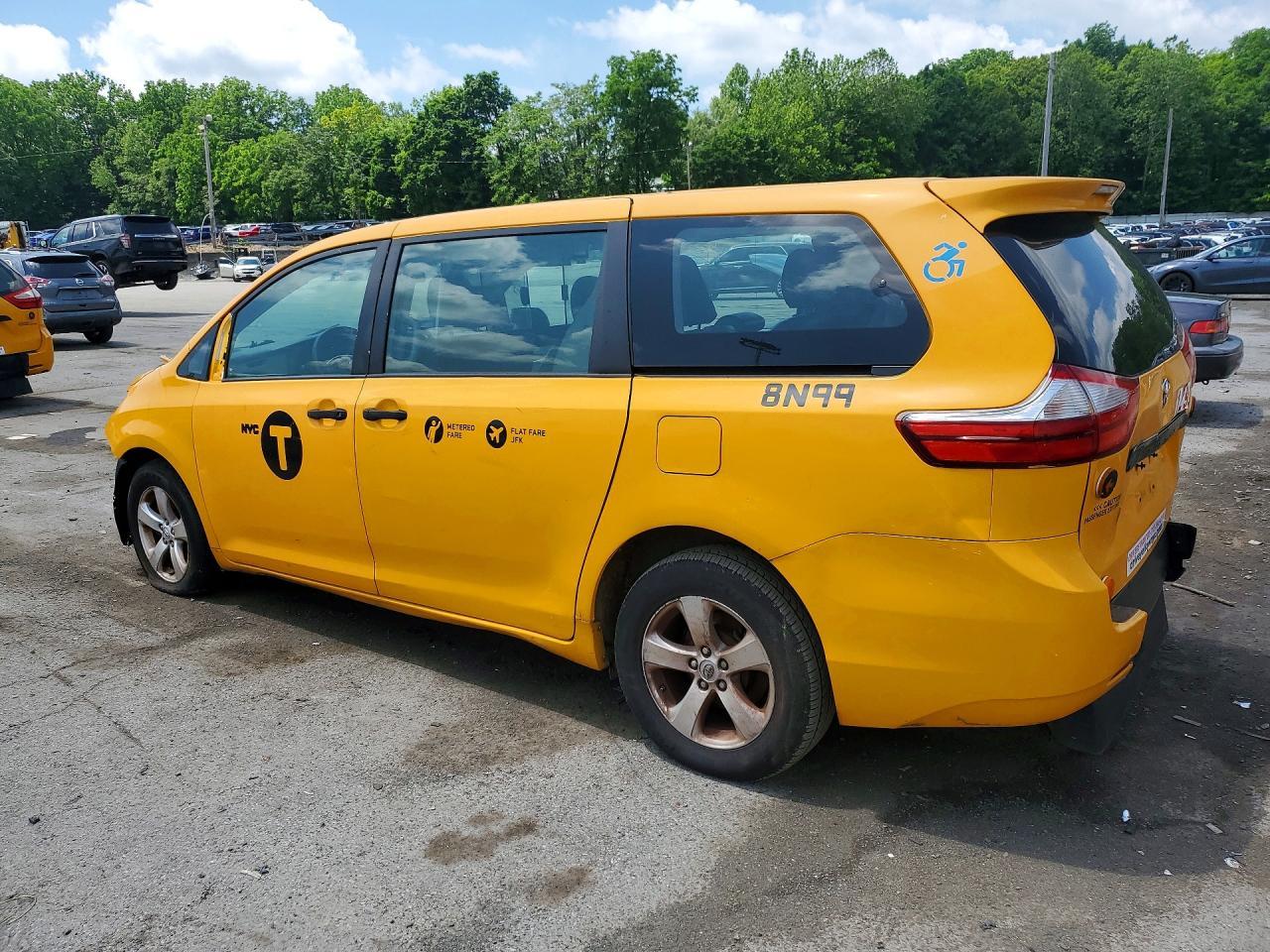 2017 Toyota Sienna Le - zdjęcie 2