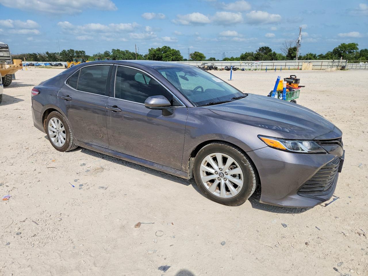 2019 Toyota Camry Le - zdjęcie 4