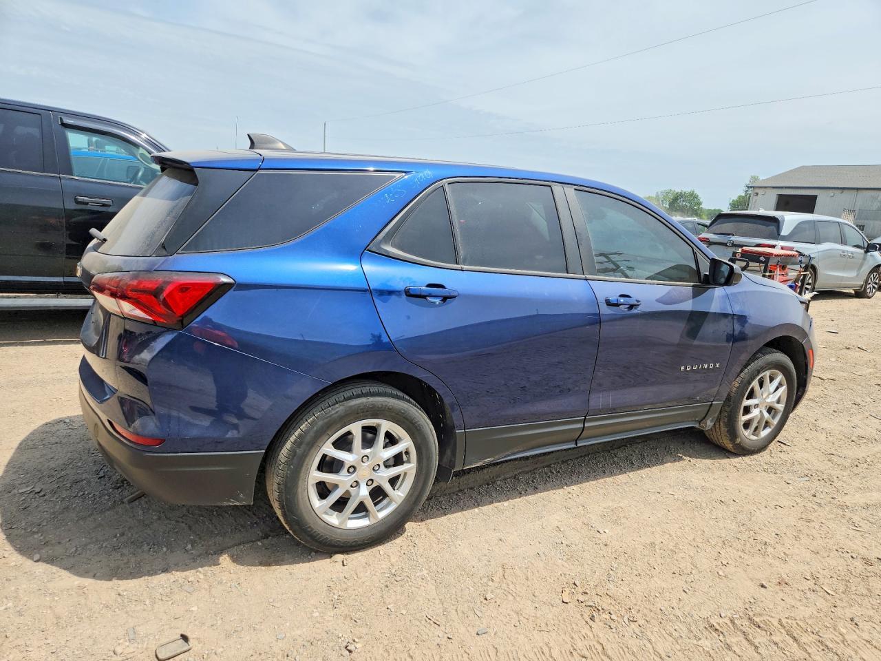 2022 Chevrolet Equinox Ls - zdjęcie 3