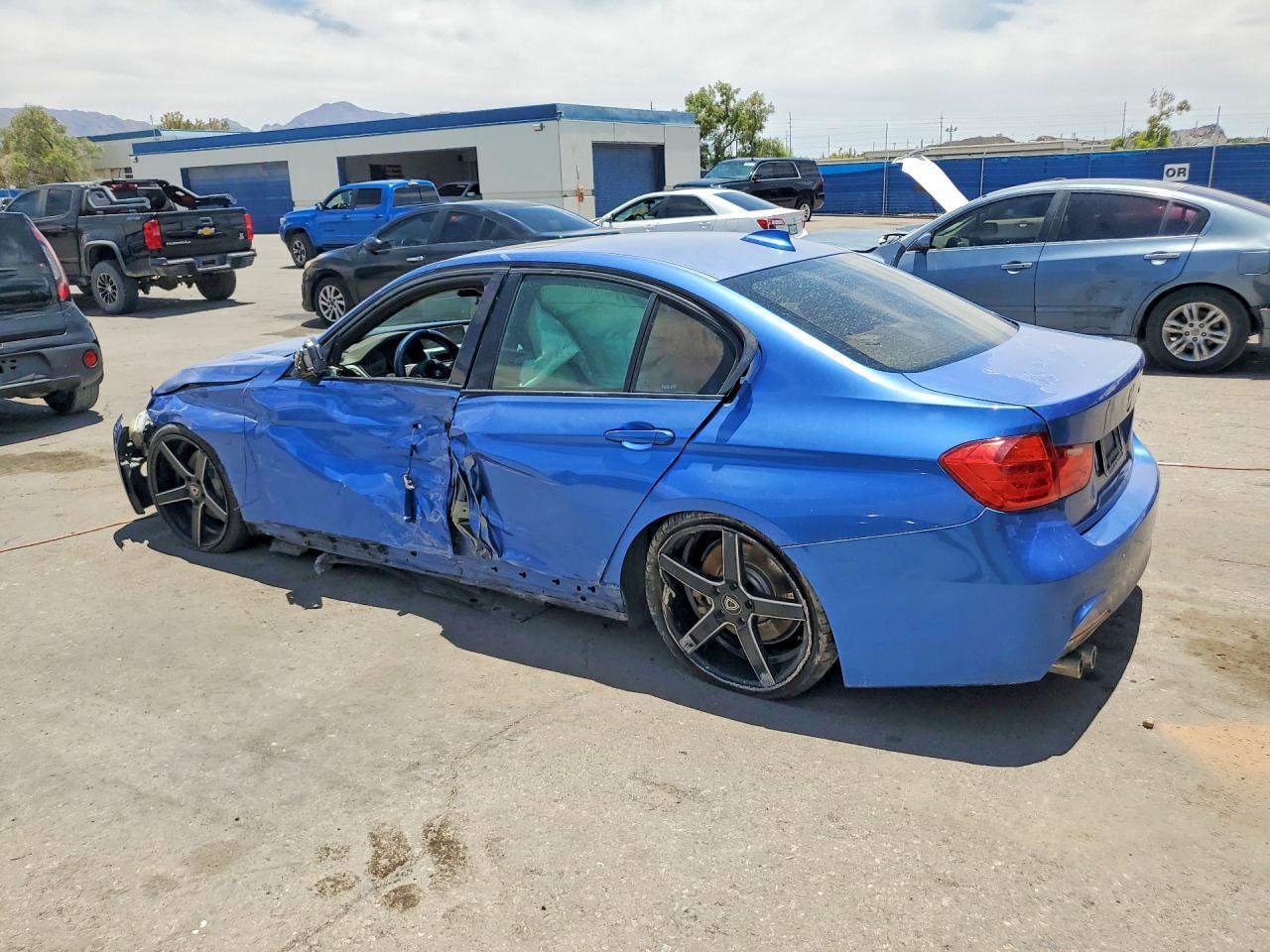 2015 BMW 328 I - zdjęcie 2