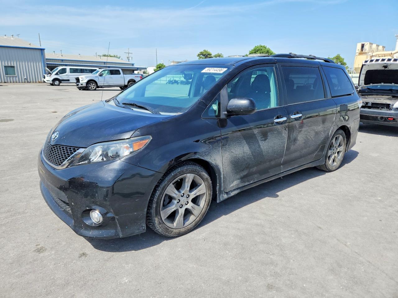 2014 Toyota Sienna Sport - zdjęcie główne