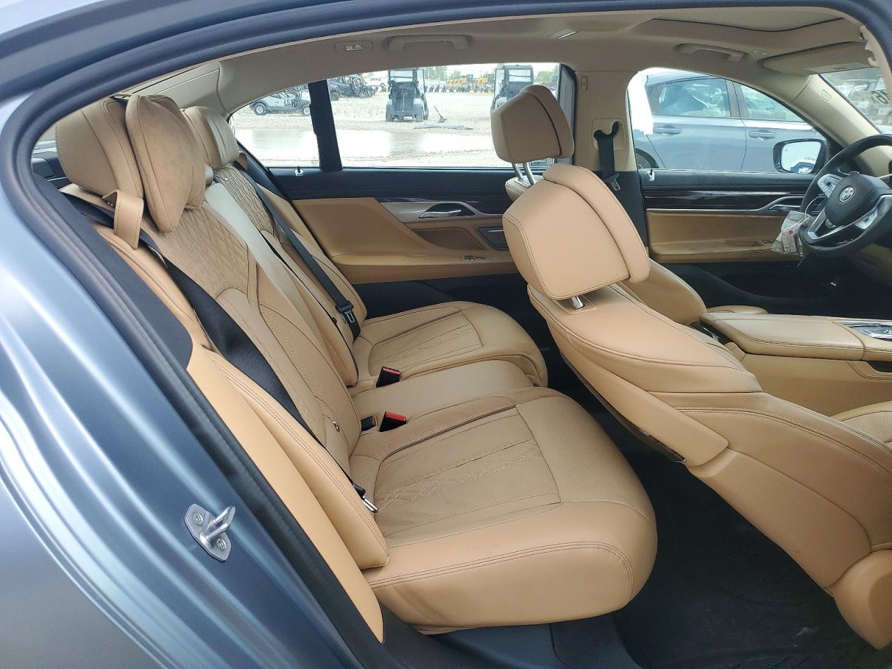 2022 BMW 750 Xi - zdjęcie 10