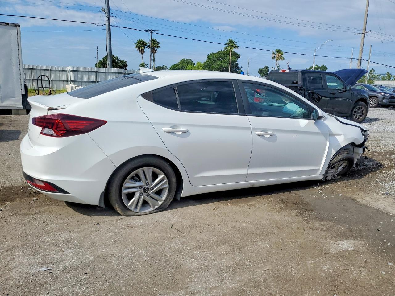 2020 Hyundai Elantra Sel - zdjęcie 3