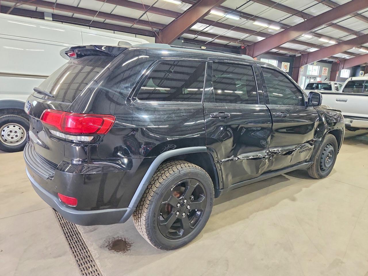 2019 Jeep Grand Cherokee Laredo - zdjęcie 3