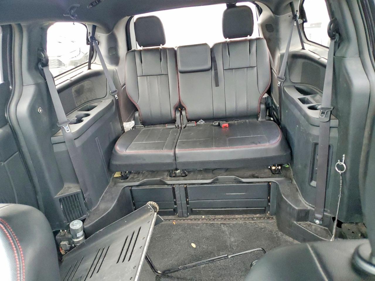 2015 Dodge Grand Caravan R/T - zdjęcie 10