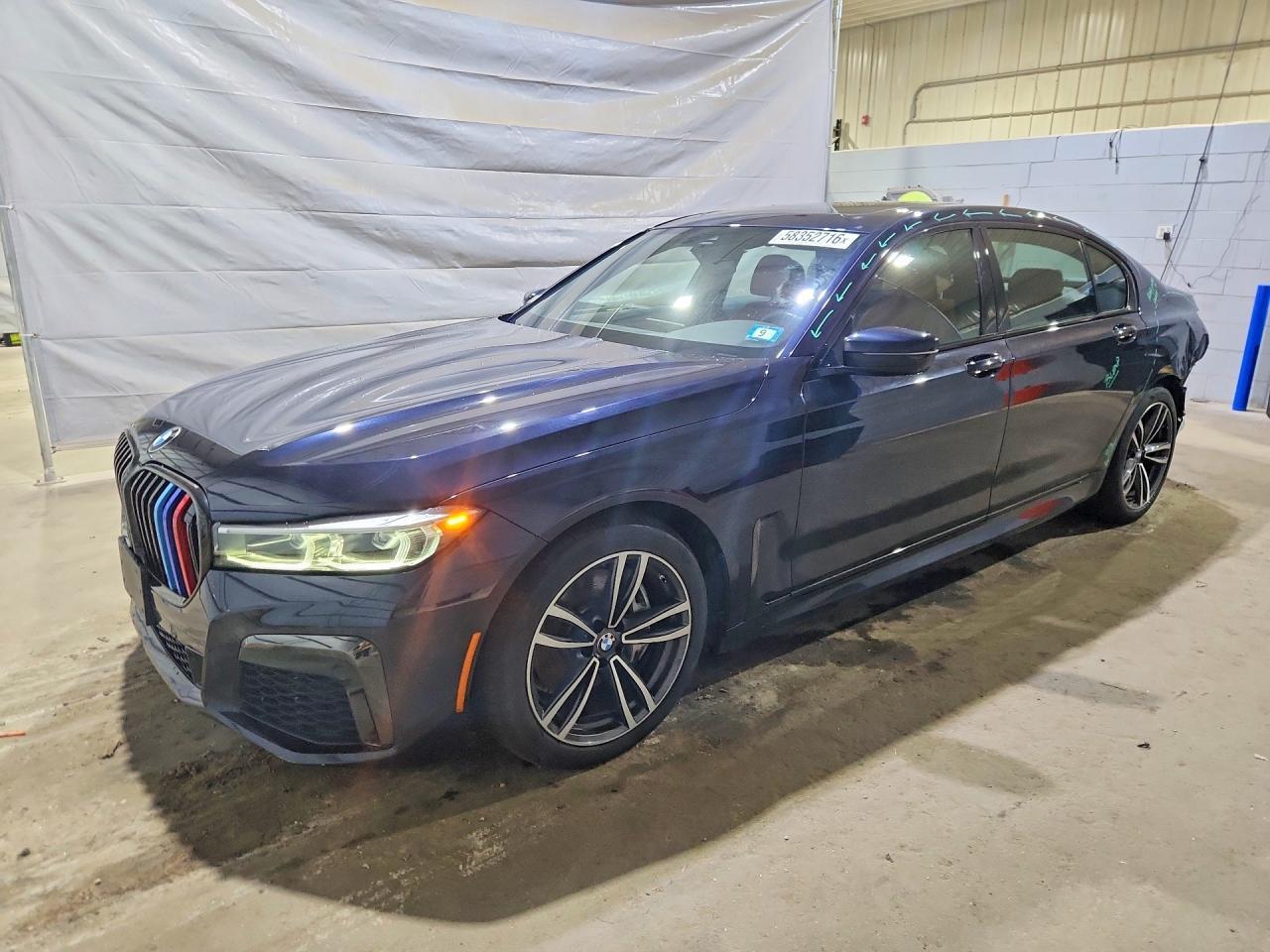 2020 BMW Seria 7 740i - zdjęcie główne