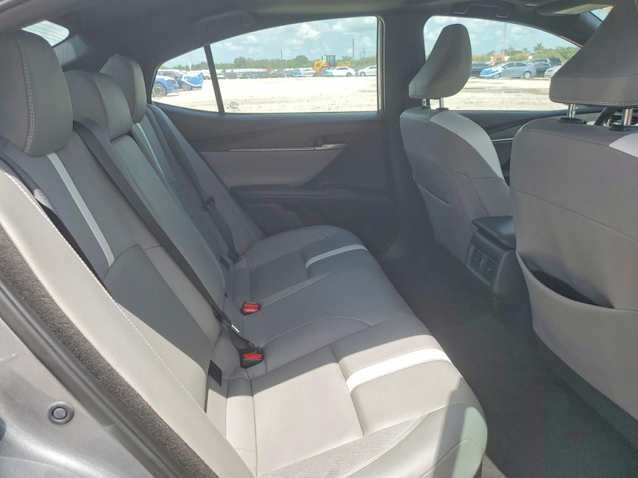 2025 Toyota Camry Se - zdjęcie 10