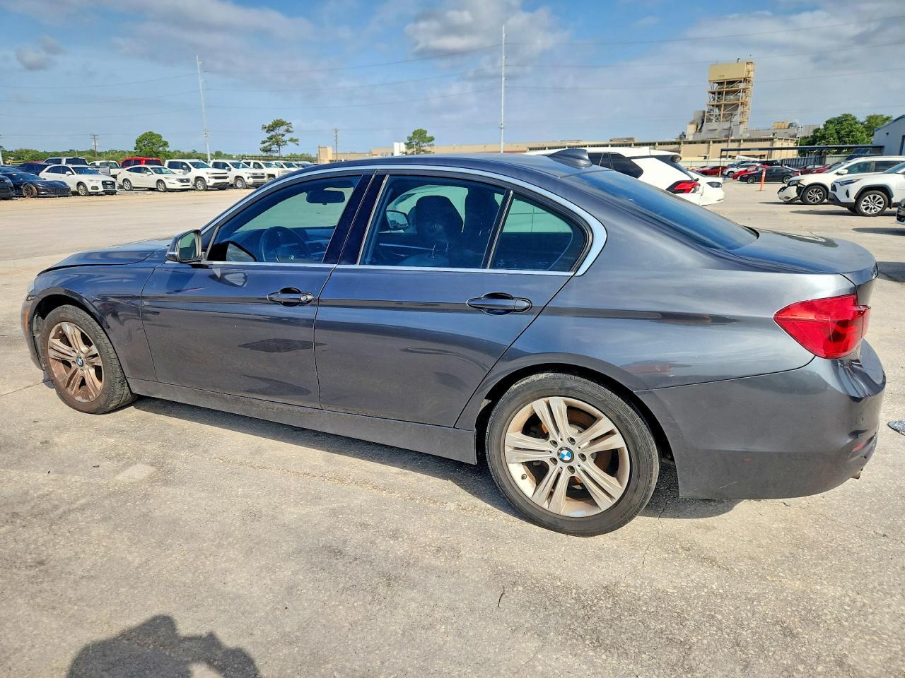 2018 BMW 330 I - zdjęcie 2