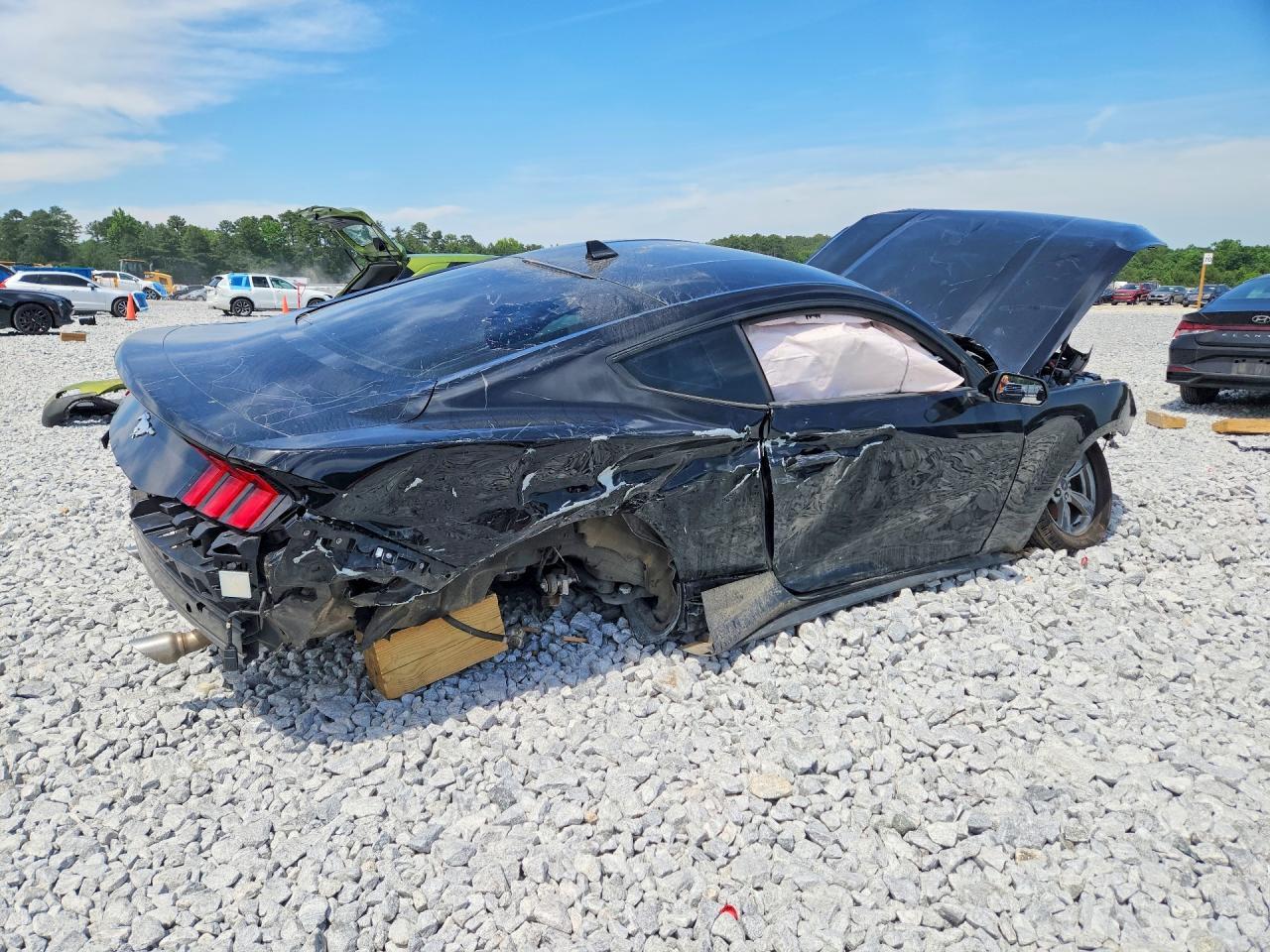 2024 Ford Mustang - zdjęcie 3