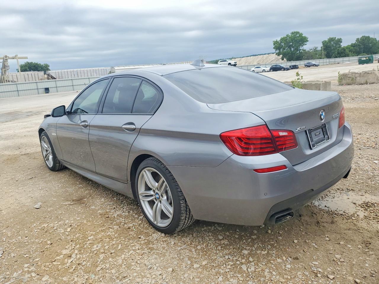 2014 BMW Seria 5 550i - zdjęcie 2