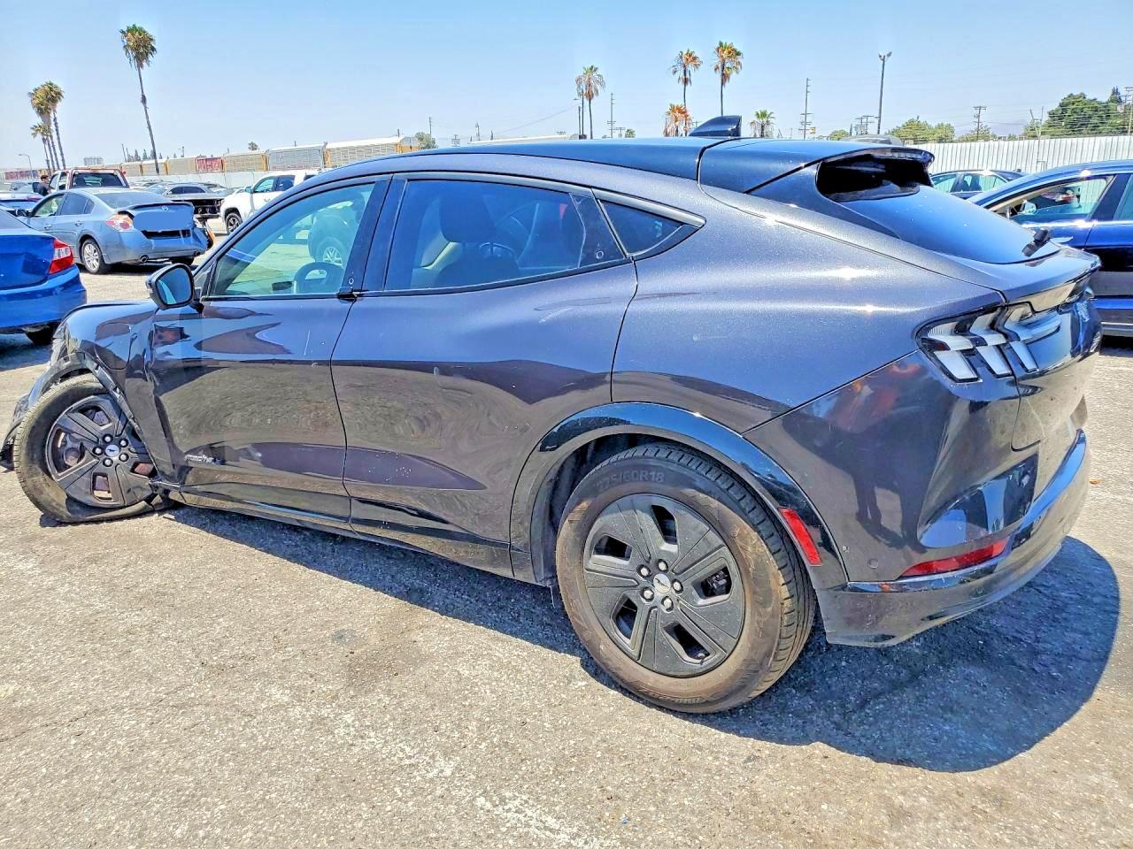 2021 Ford Mustang Mach-E California Route 1 - zdjęcie 2