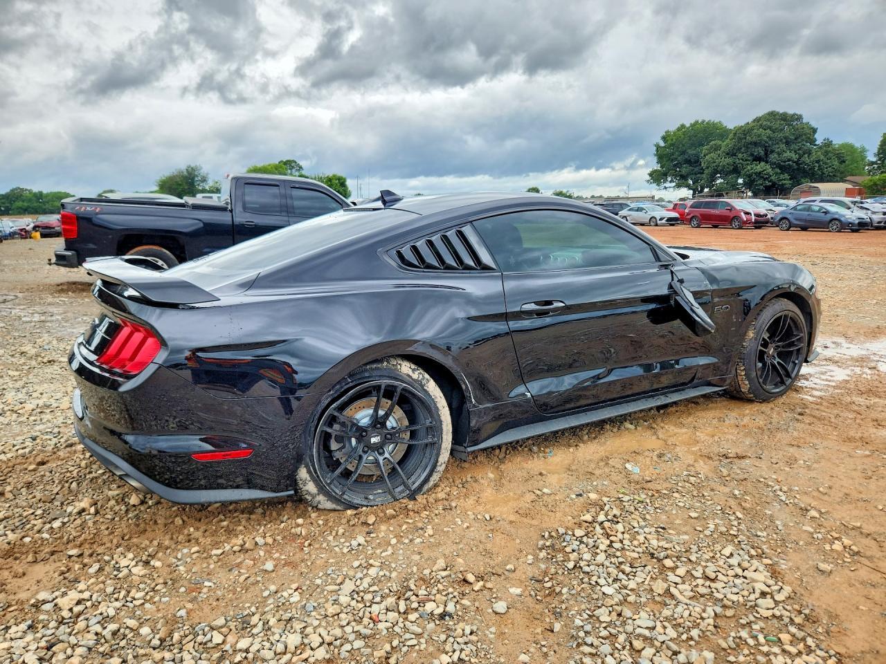 2021 Ford Mustang Gt - zdjęcie 3