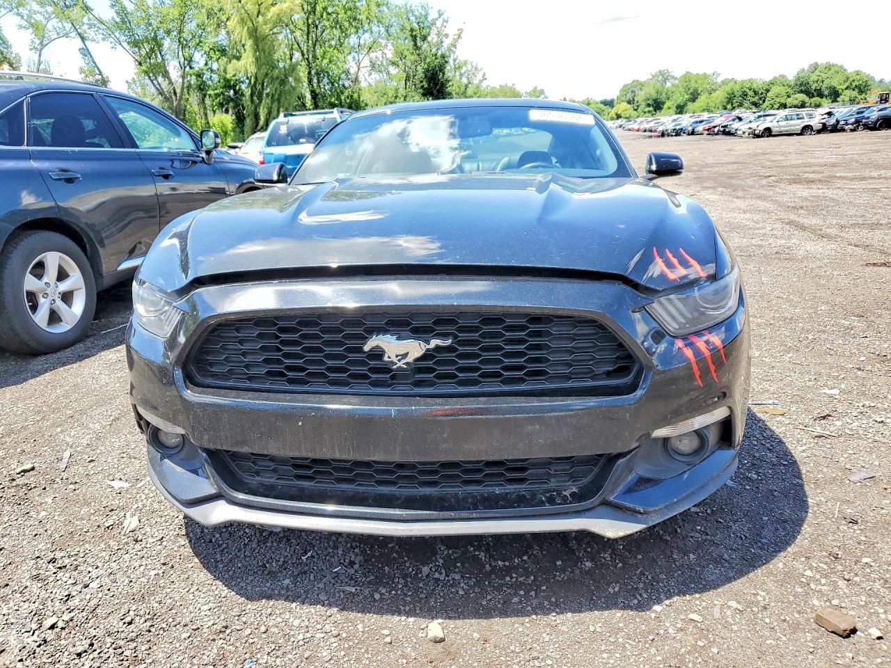 2017 Ford Mustang - zdjęcie 5