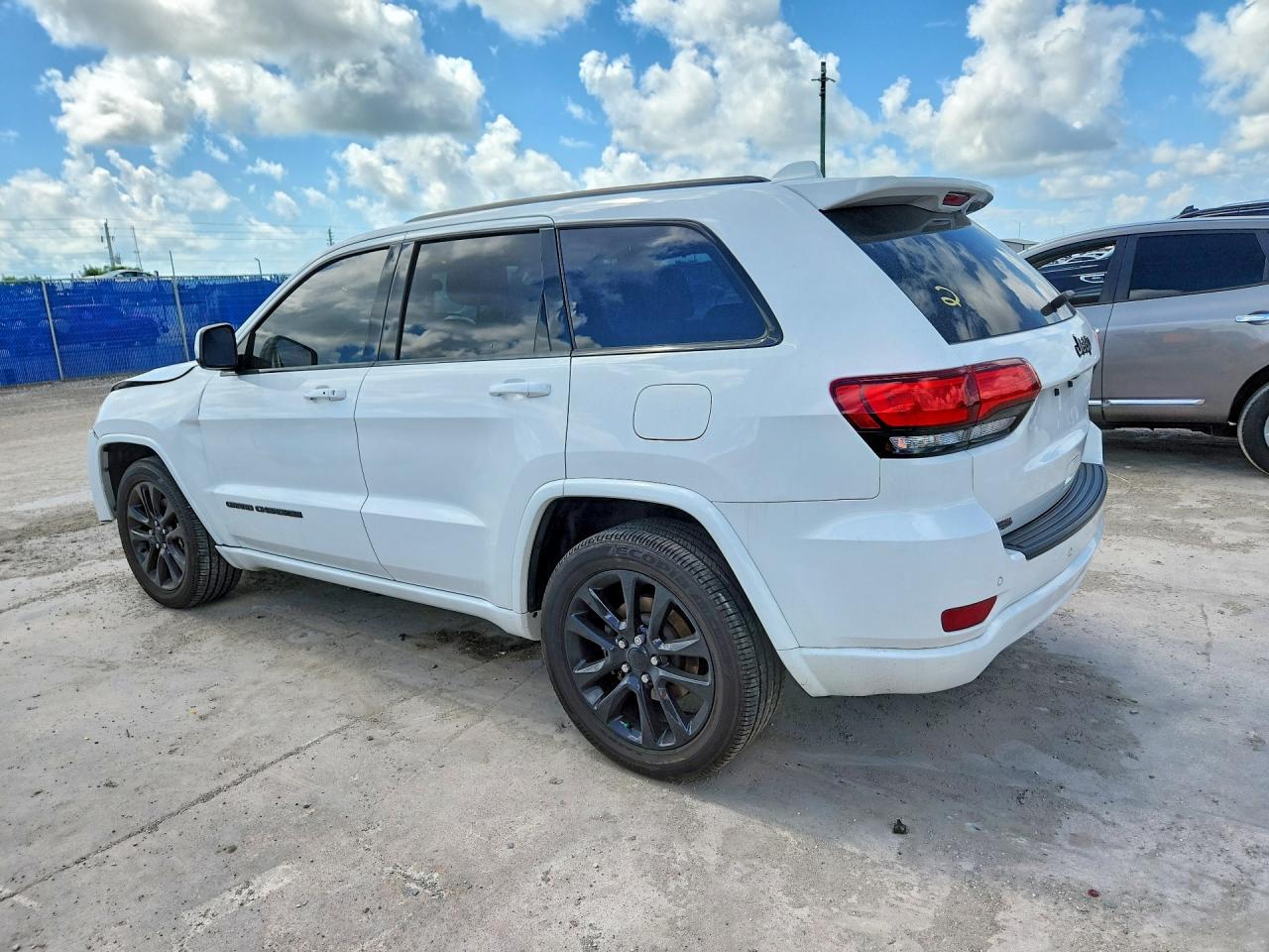 2021 Jeep Grand Cherokee Laredo - zdjęcie 2
